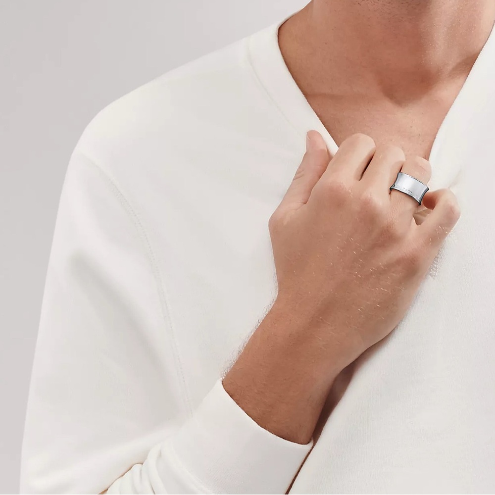 Tiffany 1837™ collection is defined by sleek curves and contours.
